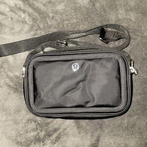 Lululemon crossbody camera bag